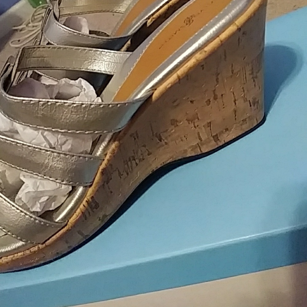 Clogs - Picture 2 of 3